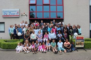 evangeliegemeente de deur groepsfoto